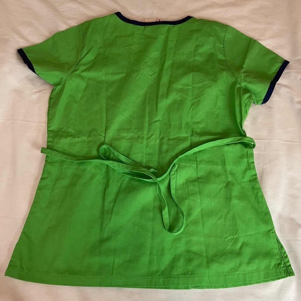 Bundle of Two Women’s Scrubs Top Size: XS - Picture 3 of 8